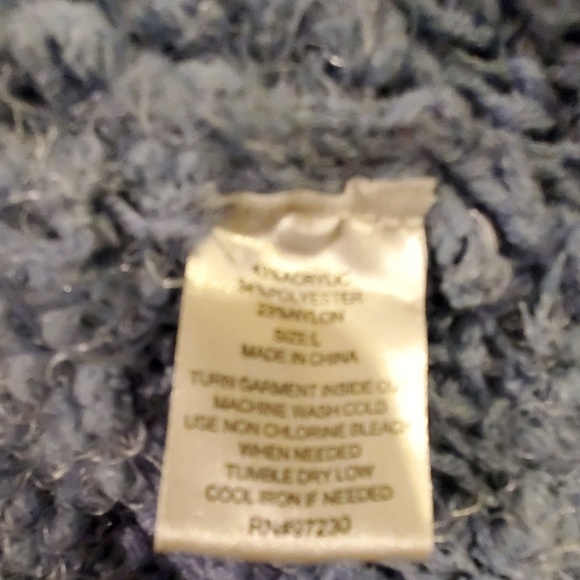 Sweater - Picture 4 of 4